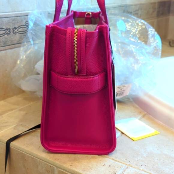 Used only twice The Tote Bag Marc Jacobs Hot Lipstick Pink Leather Medium - Picture 6 of 11